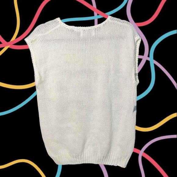 Vintage 80s knit vest blouse with a classic crew neck and geometric pattern - Picture 3 of 4